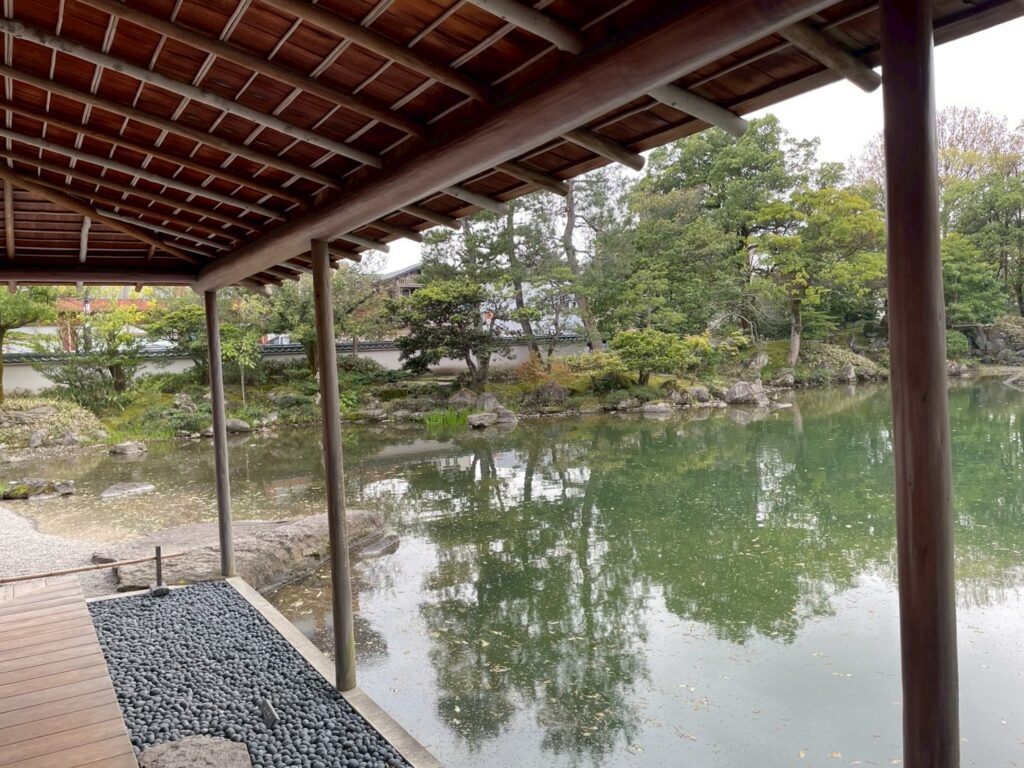 屋敷から見た庭園①