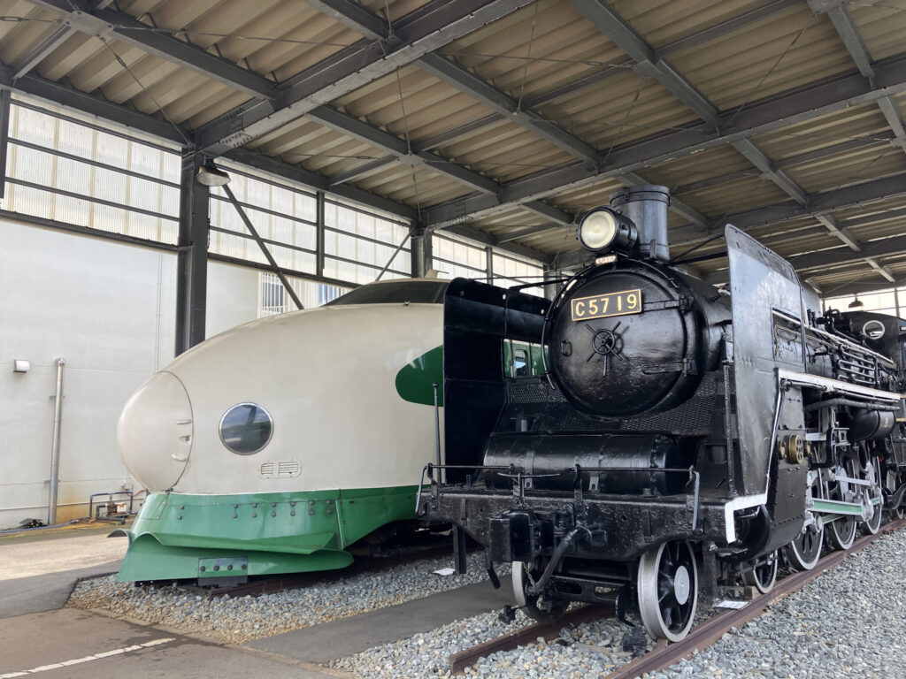 200系新幹線、C57形蒸気機関車